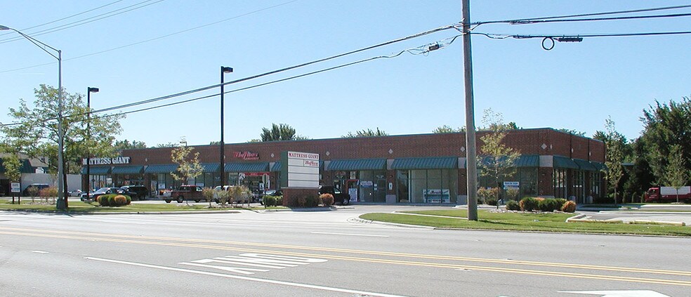More Photos Of 905-945 E Rand Rd, Mount Prospect General Retail For Lease