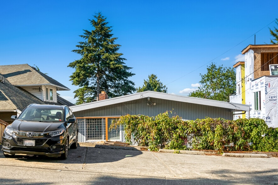 More Photos Of 633 W Emerson St, Seattle Multifamily For Sale