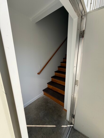 More Photos Of 22407 Foss Rd NE, Poulsbo Warehouse For Lease