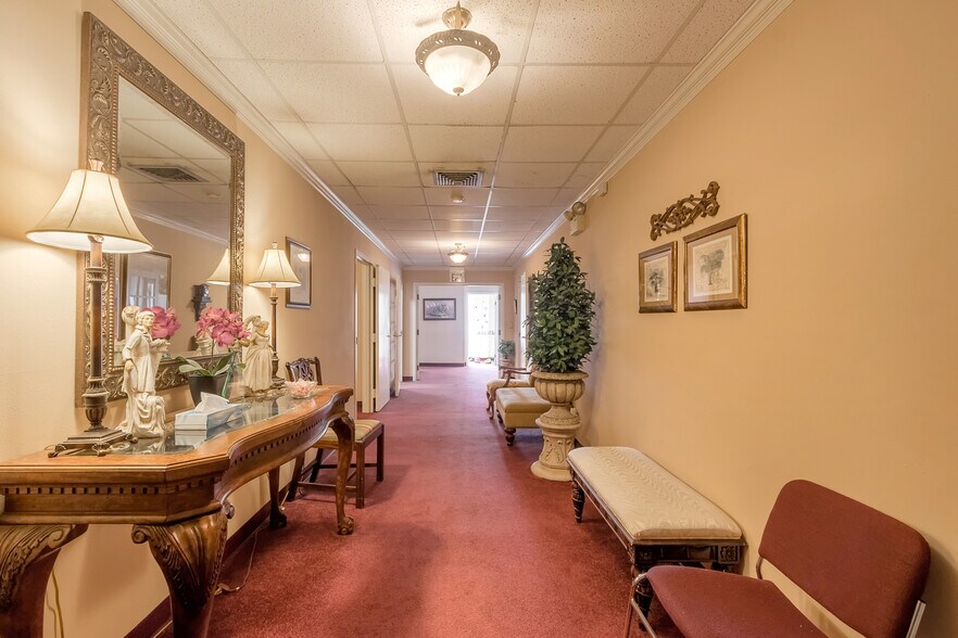 More Photos Of 1036 Derbyshire Rd, Daytona Beach Office For Sale