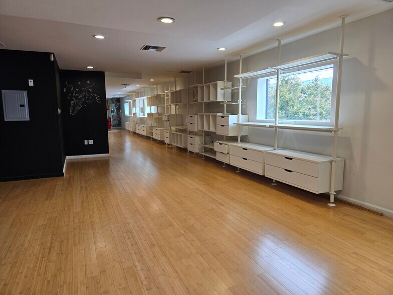More Photos Of 2201 N Hollywood Way, Burbank Showroom For Lease