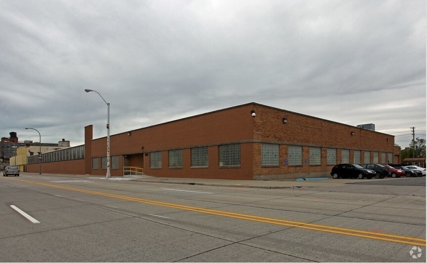 More Photos Of 2121-2225 W Fort St, Detroit Warehouse For Lease