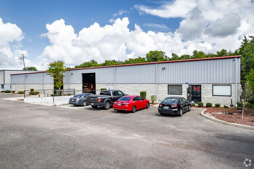 More Photos Of 260-278 Springview Commerce Dr, DeBary Unknown For Lease