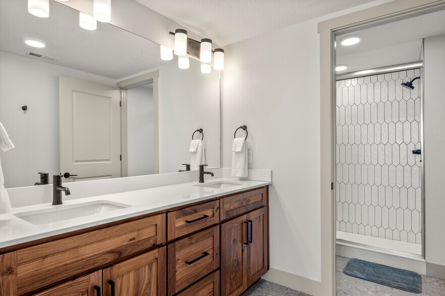 More Photos Of 45 E 150 S, Garden City Apartments For Sale