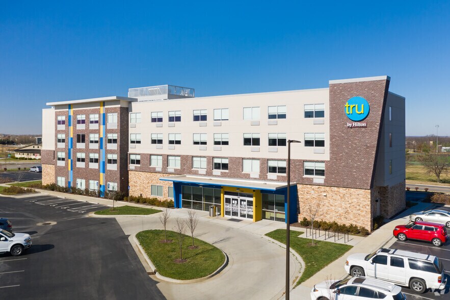 More Photos Of 510 Wakarusa Dr, Lawrence Hotel For Sale