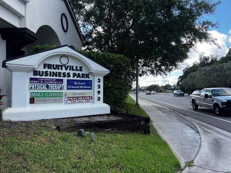More Photos Of 3293 Fruitville Rd, Sarasota Medical For Sale