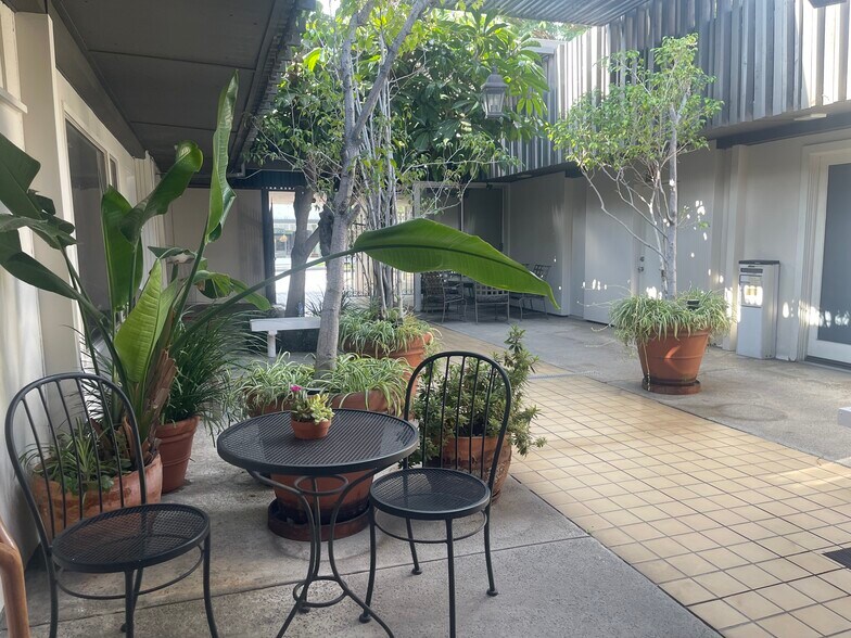 More Photos Of 9009 Beverly Blvd, Los Angeles Storefront Retail Office For Lease