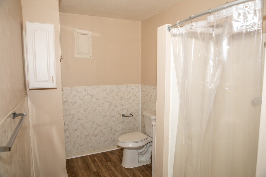 More Photos Of 515 Colorado, Burton Apartments For Sale