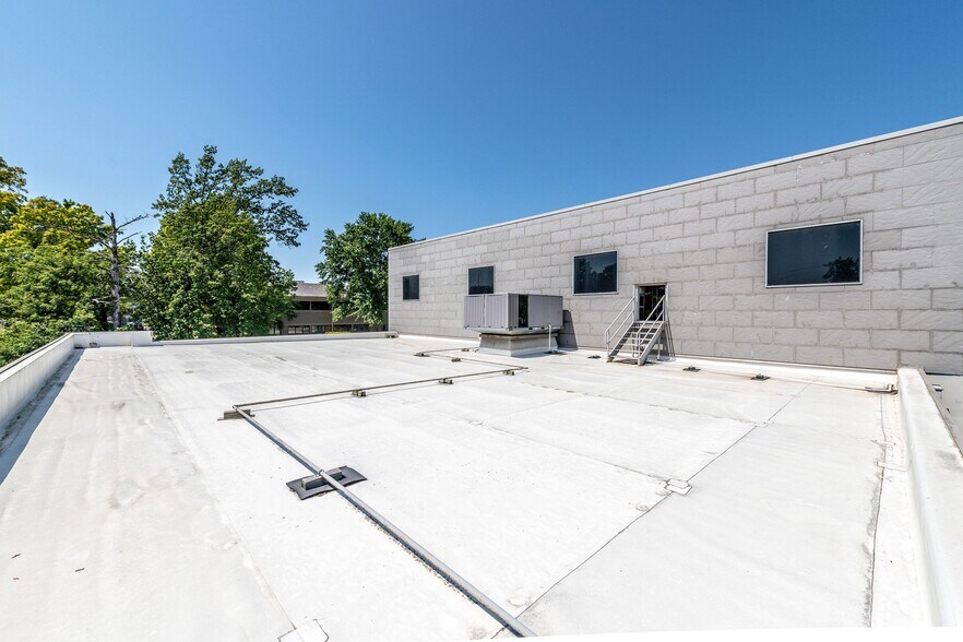 More Photos Of 9345 Olive Blvd, Saint Louis General Retail For Sale