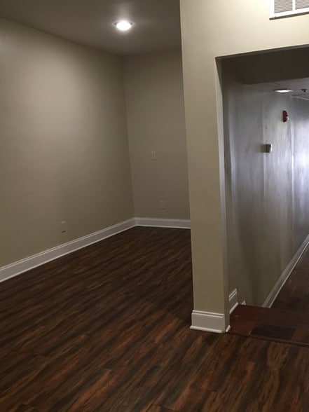 More Photos Of 707 West Ave, Jenkintown Storefront Retail Residential For Lease