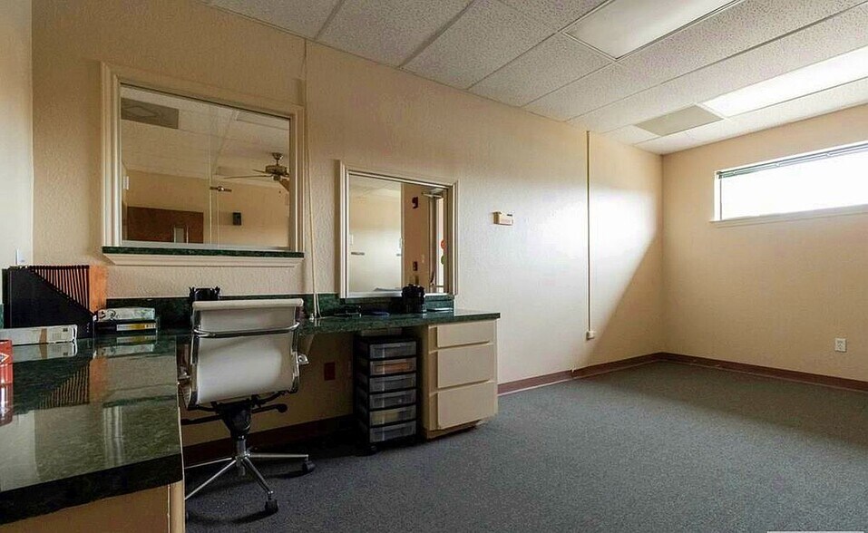 More Photos Of 382 W Main St, Raymondville Office For Sale