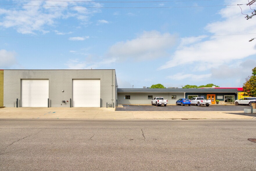 More Photos Of 850 Maple Ave, Holland Industrial For Sale