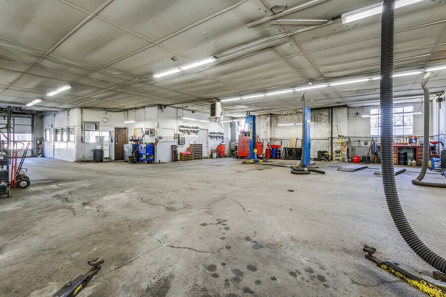 More Photos Of 3610 Lyndale Ave S, Minneapolis Auto Repair For Sale