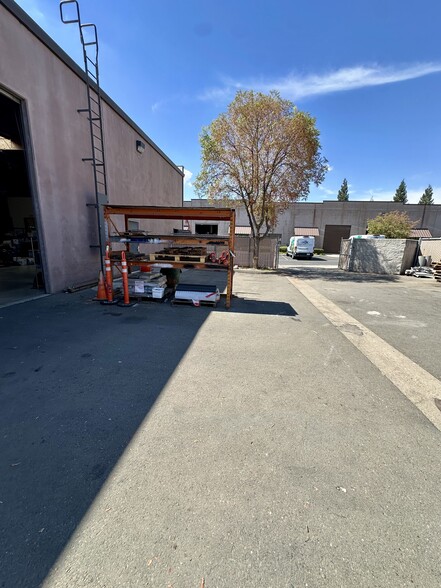 More Photos Of 1013 Nichols Dr, Rocklin Warehouse For Lease