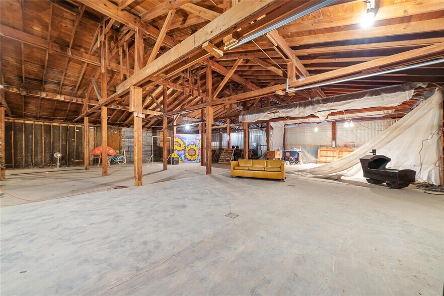 More Photos Of 1403 Blake Dr, Brownwood Warehouse For Sale
