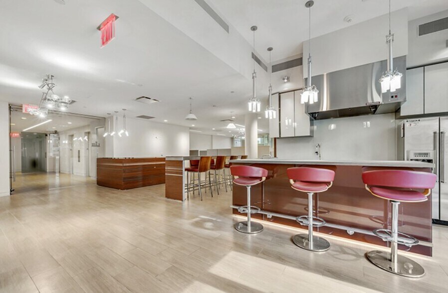 More Photos Of 805 Third Ave, New York Office For Lease