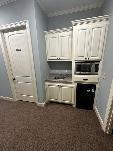 More Photos Of 505 Avalon Way, Brandon Office For Sale