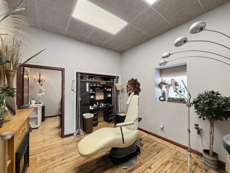 More Photos Of 112 N 2nd Ave W, Newton General Retail For Sale