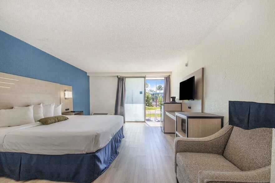 More Photos Of 2725 W International Speedway Blvd, Daytona Beach Hotel For Sale