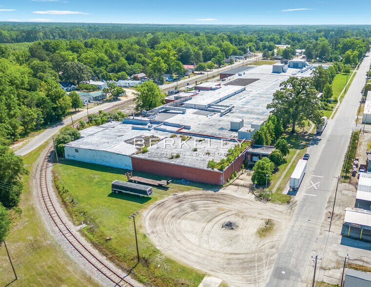 More Photos Of 201 E Armfield St, Saint Pauls Manufacturing For Lease