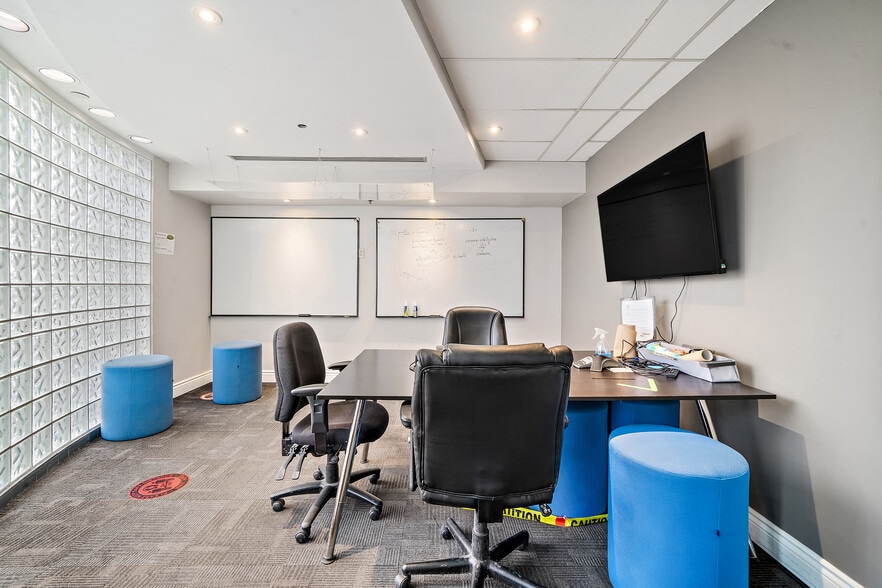 More Photos Of 5275-5285 Ch Queen-Mary, Montréal Office For Sale