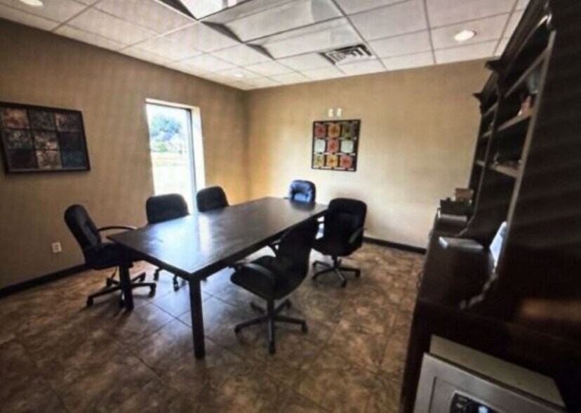 More Photos Of 1504 Nederland Ave, Nederland General Retail For Sale