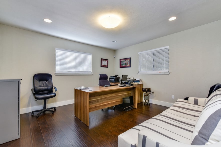 More Photos Of 2111 W Slaughter Ln, Austin Office For Lease
