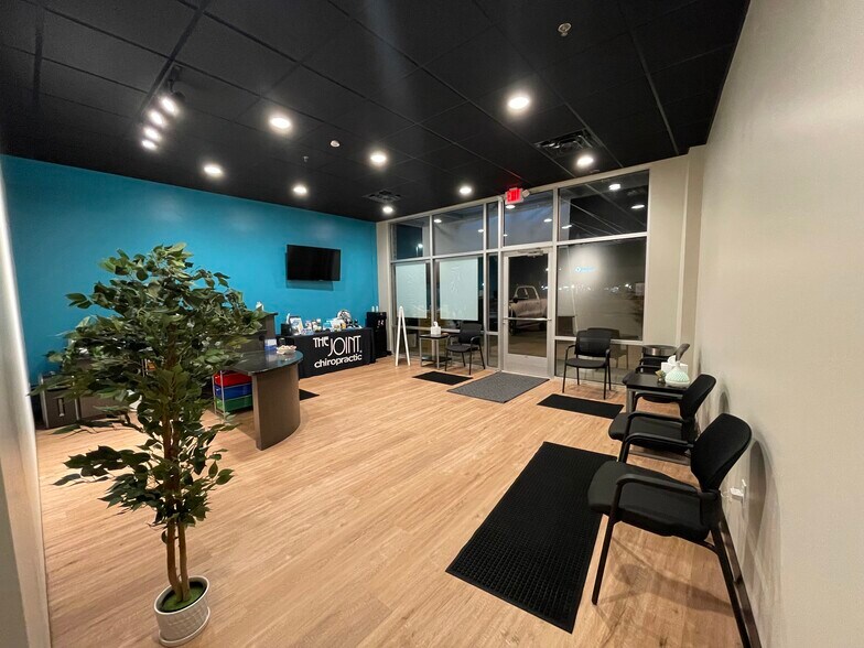 More Photos Of 5860-5990 Sashabaw Rd, Independence Township Storefront For Lease