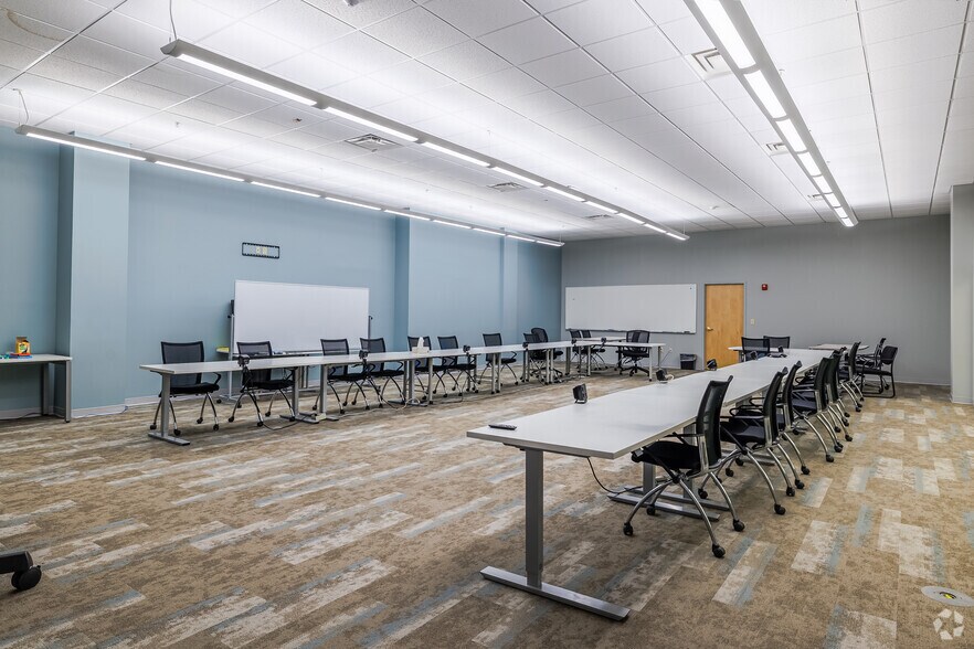 More Photos Of 2095 Lakeside Centre Way, Knoxville Office For Lease