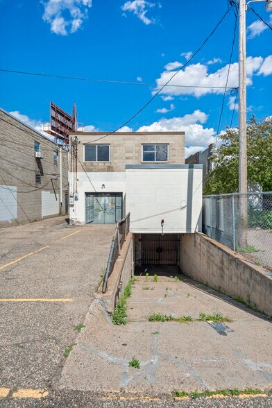 More Photos Of 735-737 Snelling Ave N, Saint Paul Storefront Retail Office For Lease