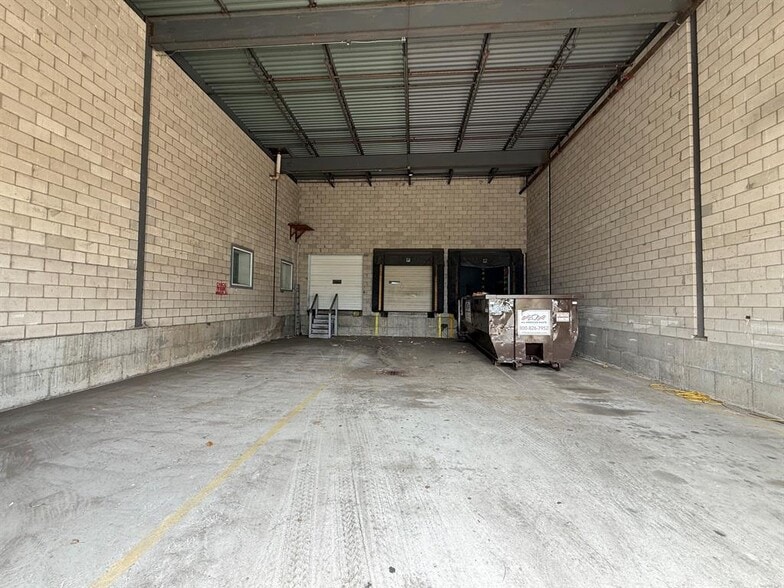 More Photos Of 135 Wood St, West Haven Warehouse For Lease