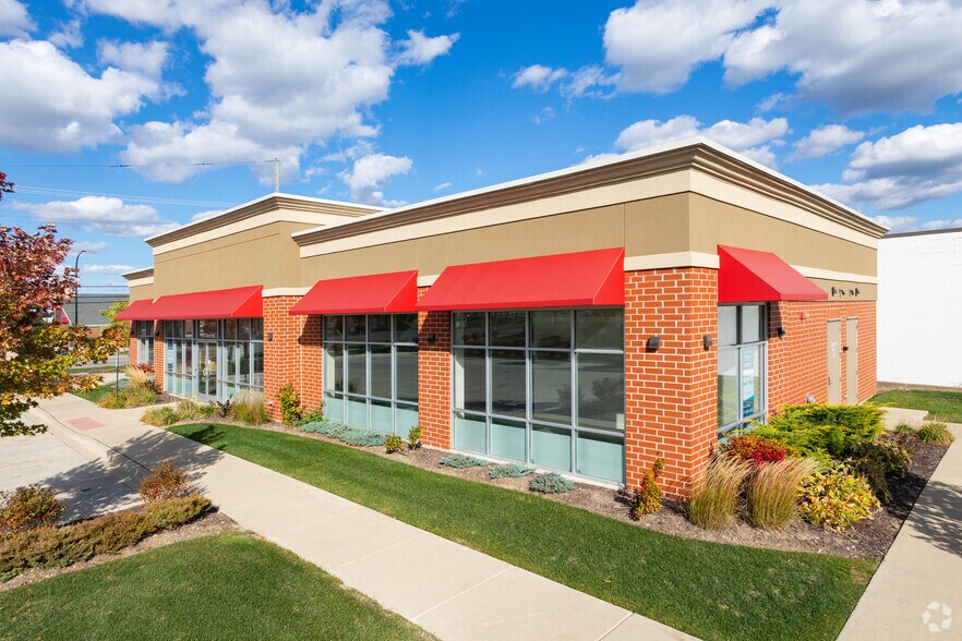 Primary Photo Of 2 E Rand Rd, Mount Prospect Freestanding For Sale