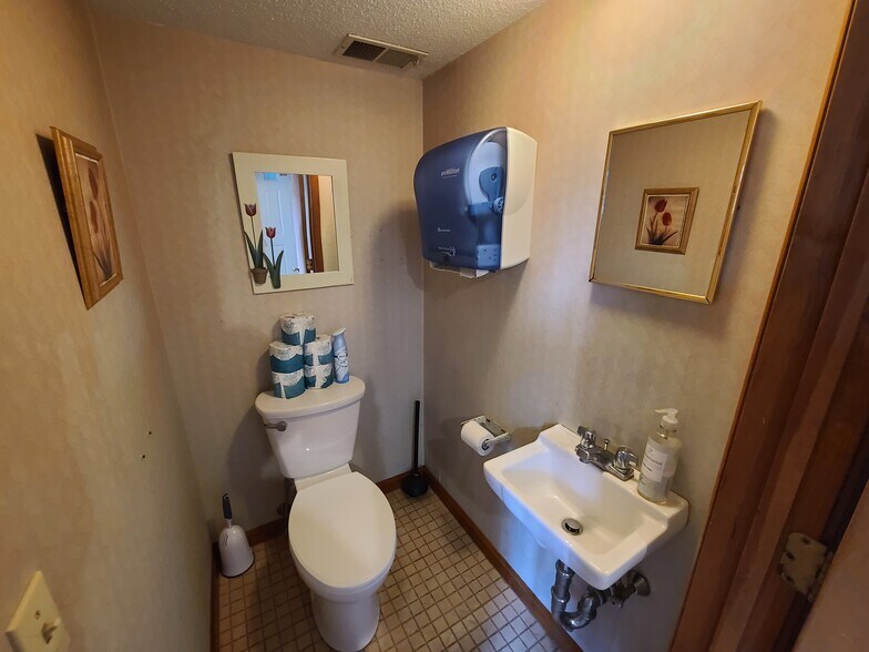 More Photos Of 131 Main St, Hatfield Loft Creative Space For Lease