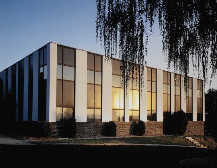 More Photos Of 600 N Bell Ave, Carnegie Office For Lease