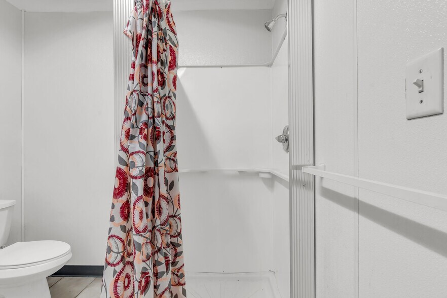 More Photos Of 1 American Legion Dr, Keyport General Retail For Lease