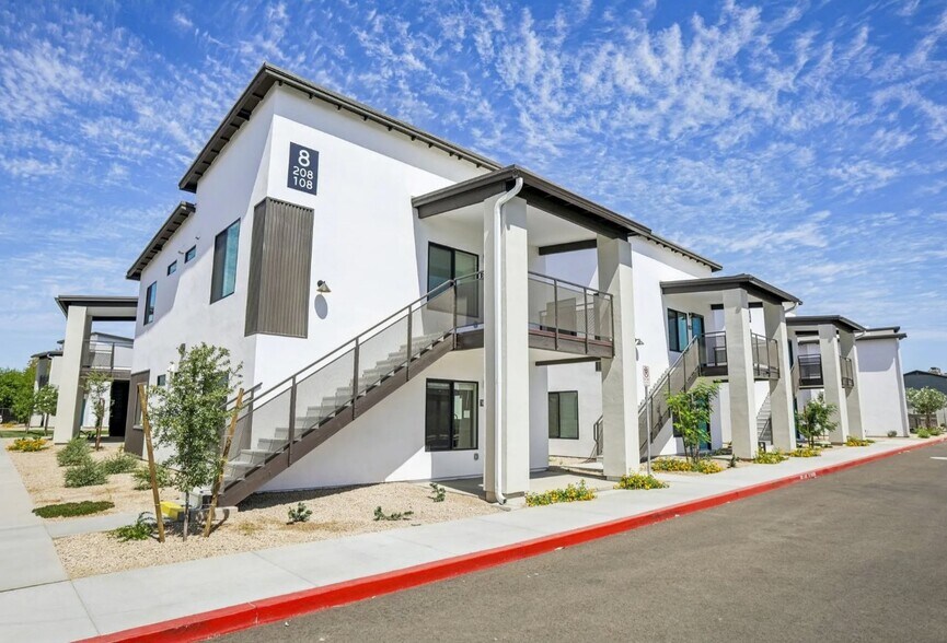 More Photos Of 6077 N 60th Ave, Glendale Dormitory For Sale