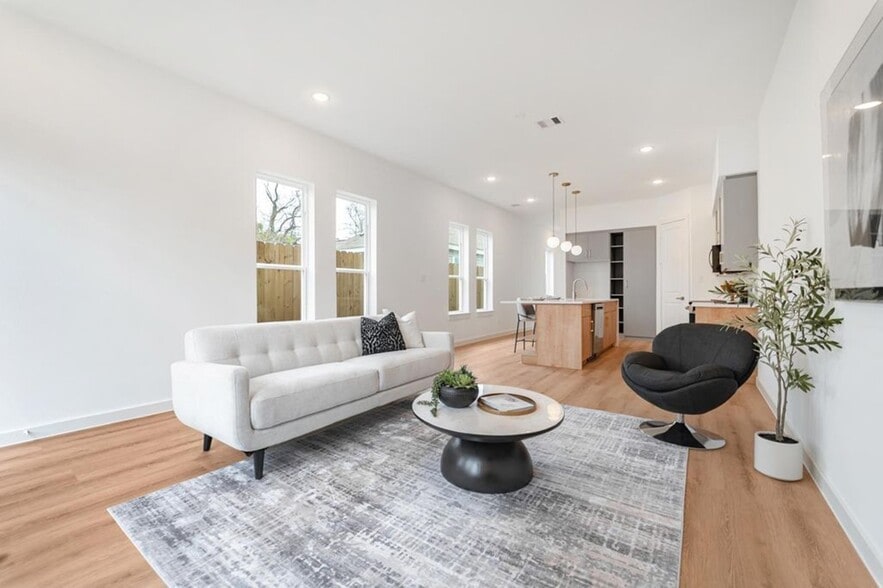 More Photos Of 7118 Eastwood st, Houston Multifamily For Sale