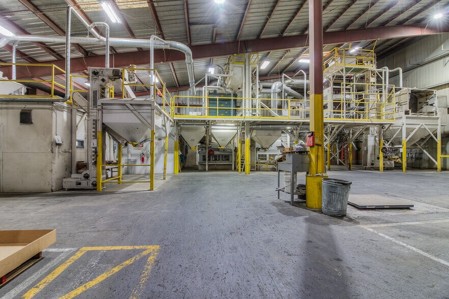 More Photos Of 1535-1541 W Lee Rd, Othello Warehouse For Sale