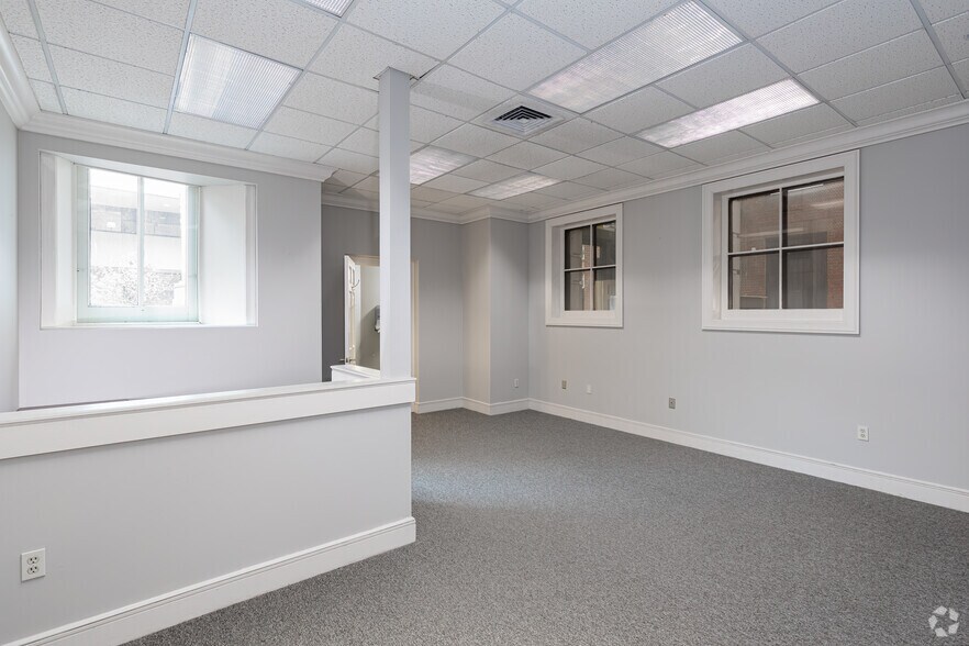 More Photos Of 1351 Main St, Springfield Office For Lease