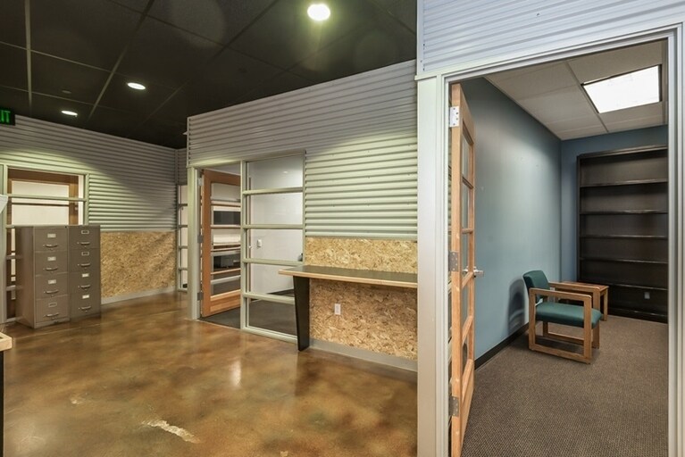 More Photos Of 13170 Spring St, Baldwin Park Warehouse For Lease