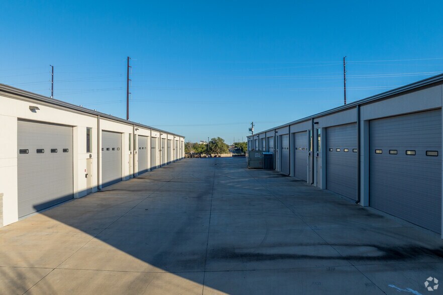 More Photos Of 1009 N Ranch 620 Rd, Lakeway Warehouse For Sale