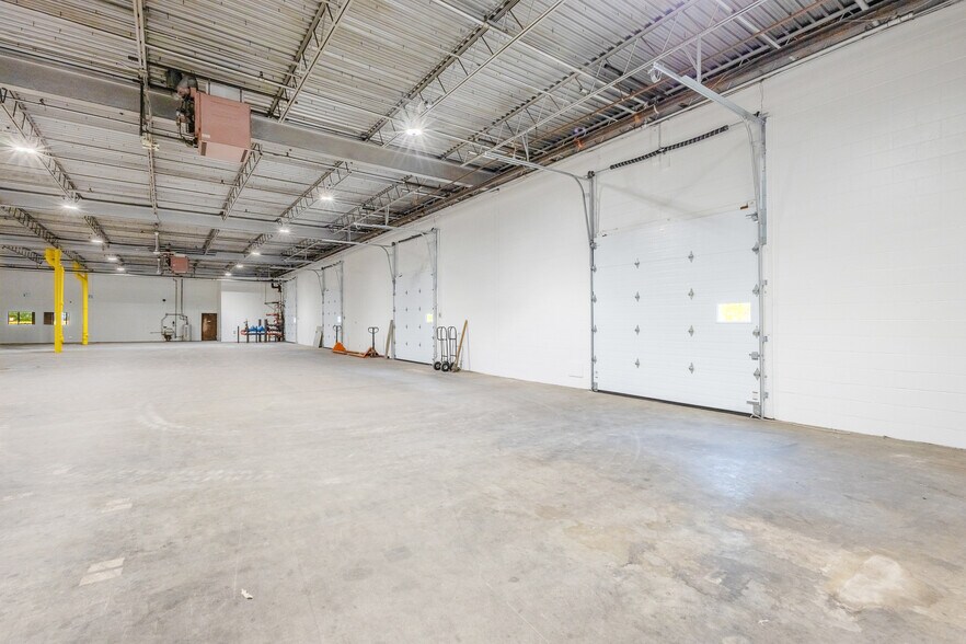 More Photos Of 54 Industrial Way, Wilmington Manufacturing For Lease