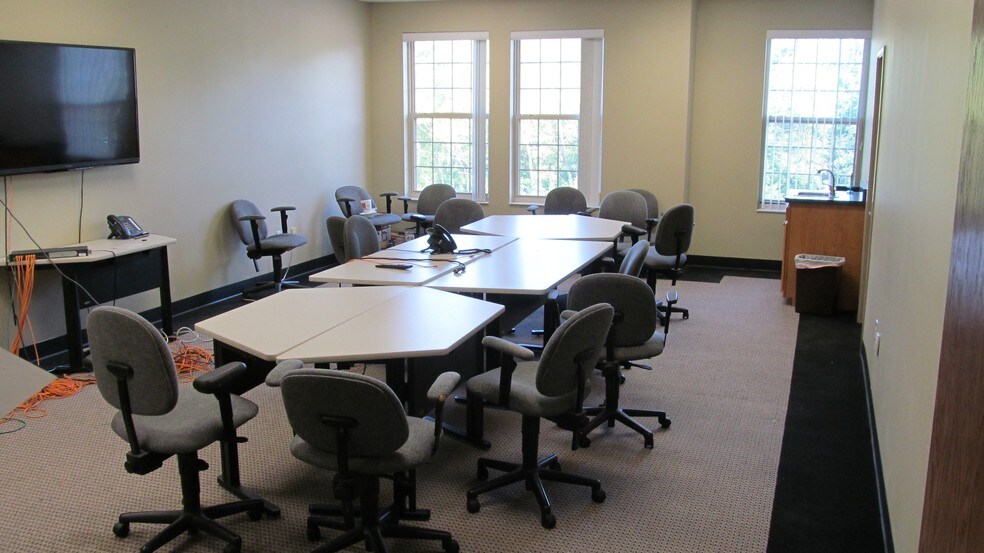 More Photos Of 7611 Cheviot Rd, Cincinnati Office For Lease