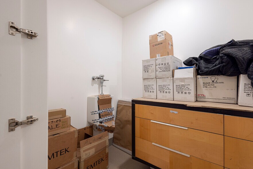 More Photos Of 4621 W Washington Blvd, Los Angeles Warehouse For Lease