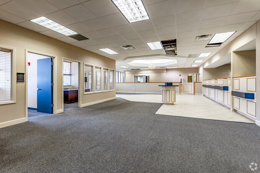 More Photos Of 2046 Bayshore Blvd, Dunedin Storefront Retail Office For Sale