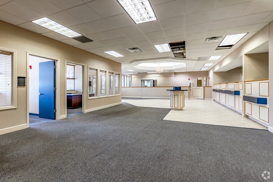 More Photos Of 2046 Bayshore Blvd, Dunedin Storefront Retail Office For Sale