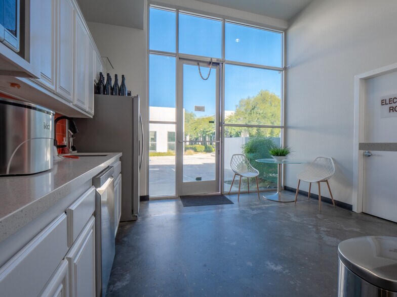 More Photos Of 28009 Smyth Dr, Santa Clarita Office For Lease