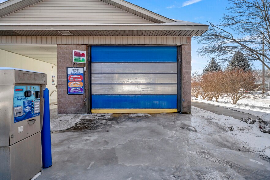 More Photos Of 25957 Gibraltar Rd, Flat Rock Carwash For Sale