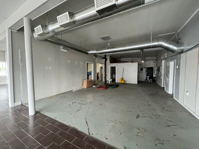 More Photos Of 1598 W Broadway St, Idaho Falls General Retail For Lease