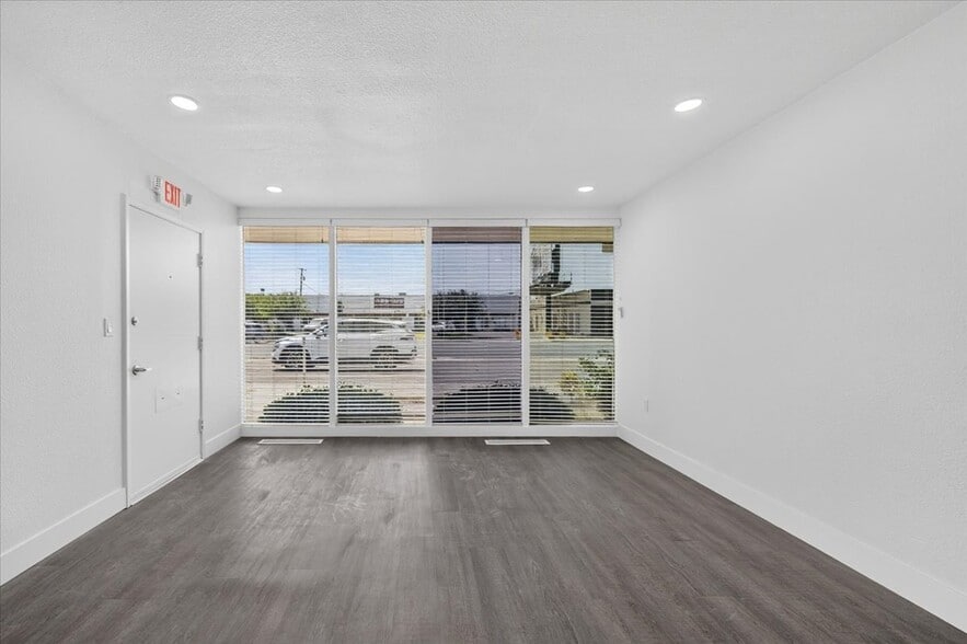 More Photos Of 28-40 E Minarets Ave, Pinedale Medical For Lease